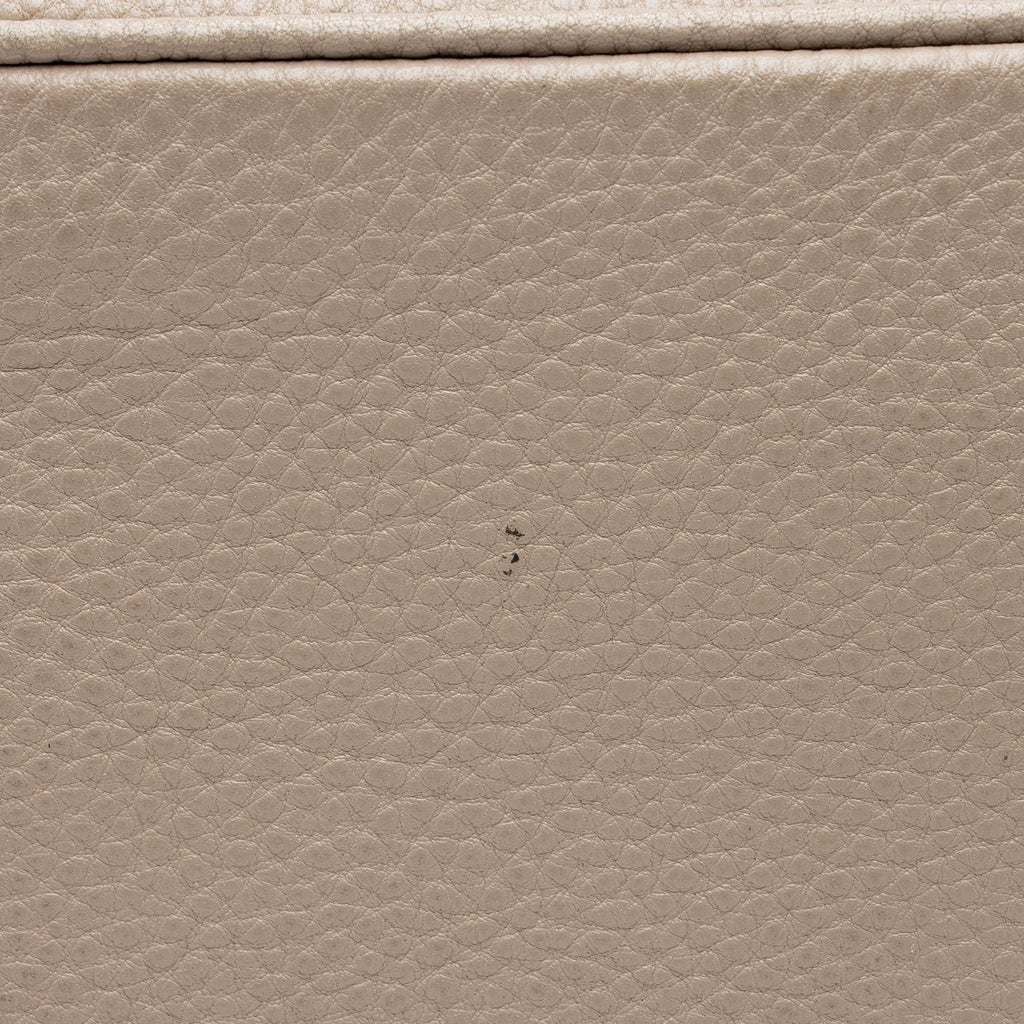 Prada Vitello Daino Tote (SHF-OaeyYr)