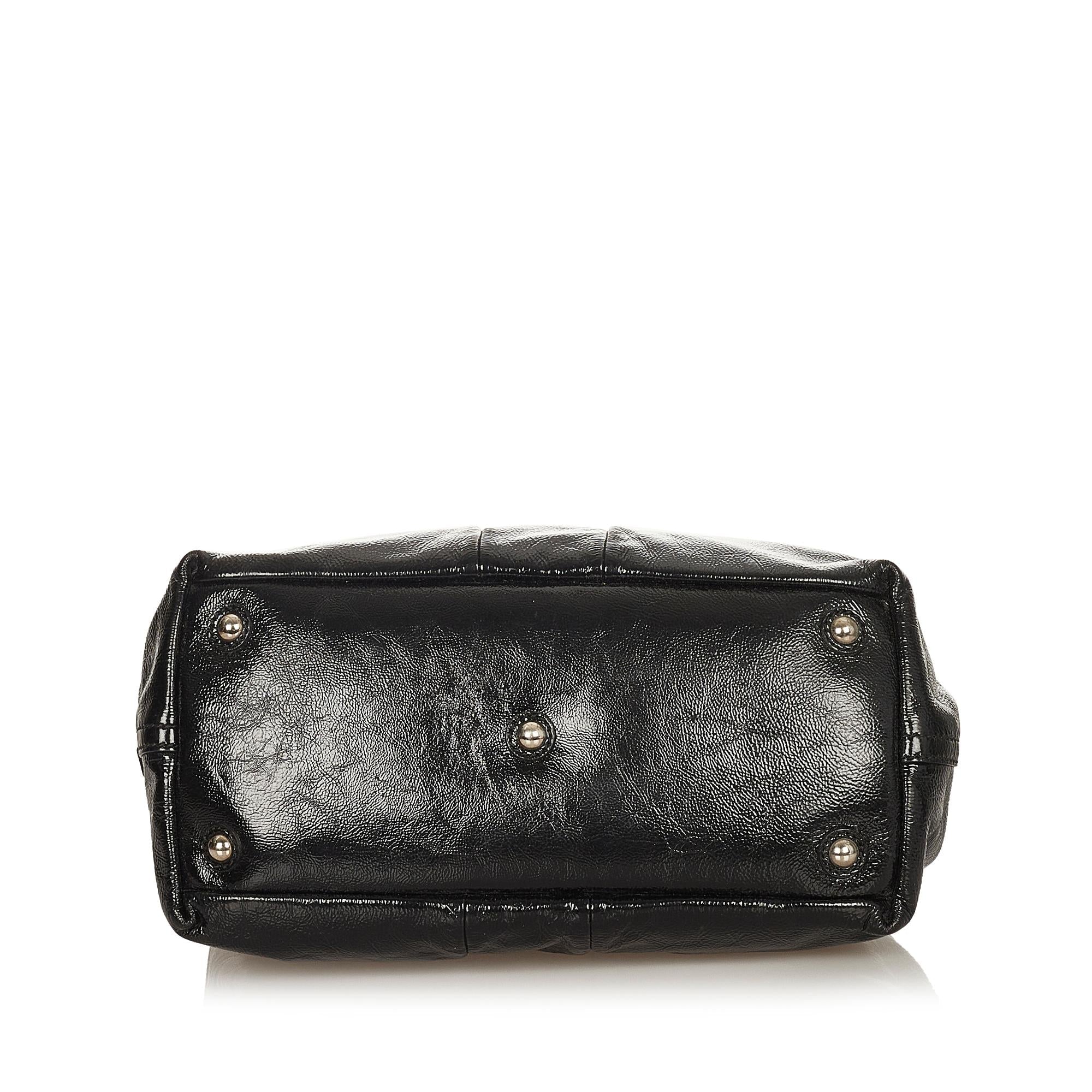 Saint Laurent Easy Patent Leather Handbag (SHG-31780)