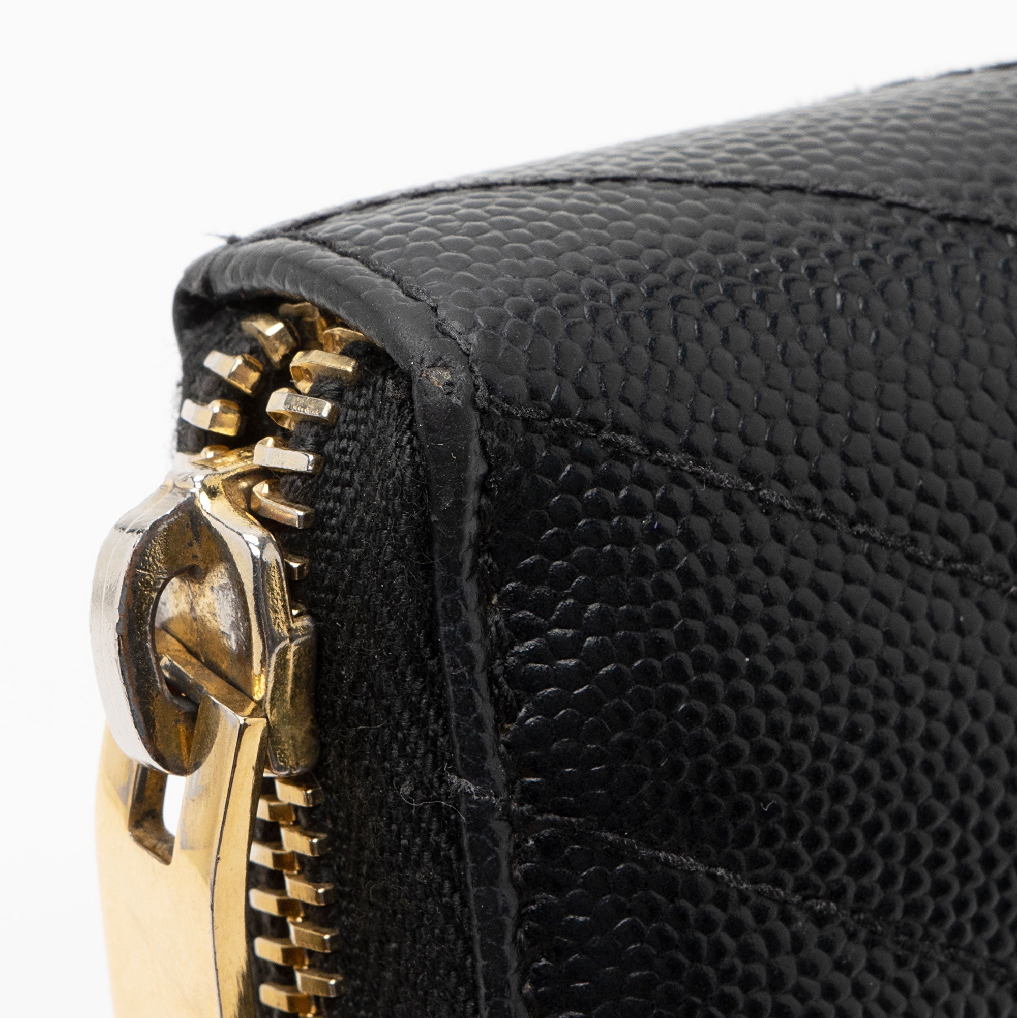Saint Laurent Matelasse Grain de Poudre Monogram Zip Around Wallet (SHF-YBU9hg)