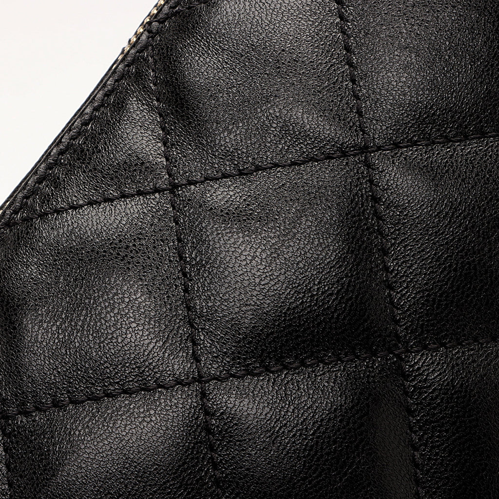 Saint Laurent Quilted Lambskin Pouch (SHF-ixv7Bg)