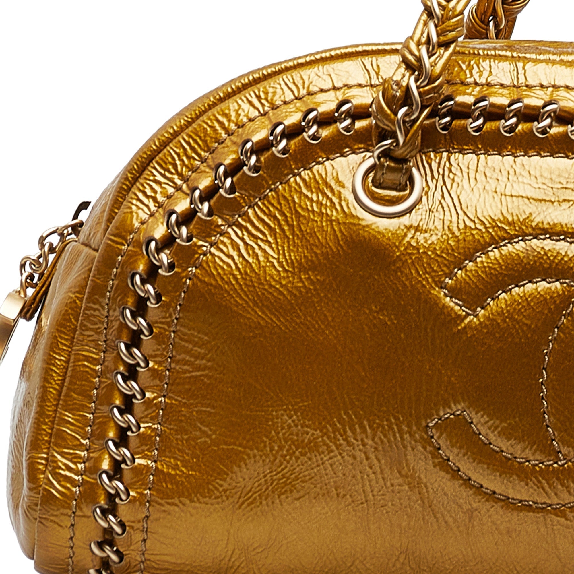 CHANEL Luxe Ligne Bowler Bag