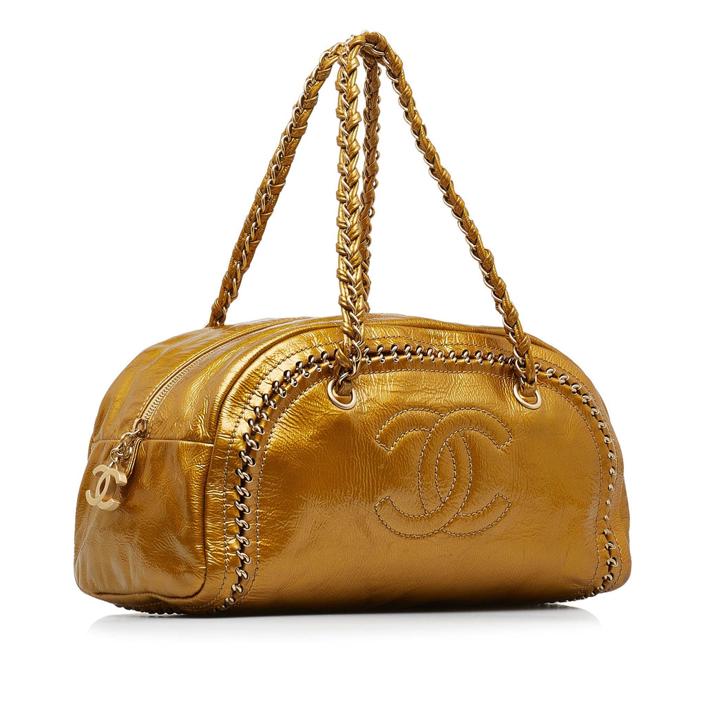 CHANEL Luxe Ligne Bowler Bag