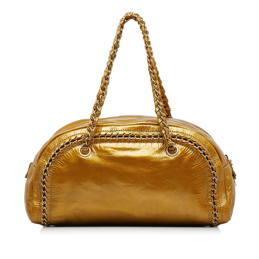 CHANEL Luxe Ligne Bowler Bag