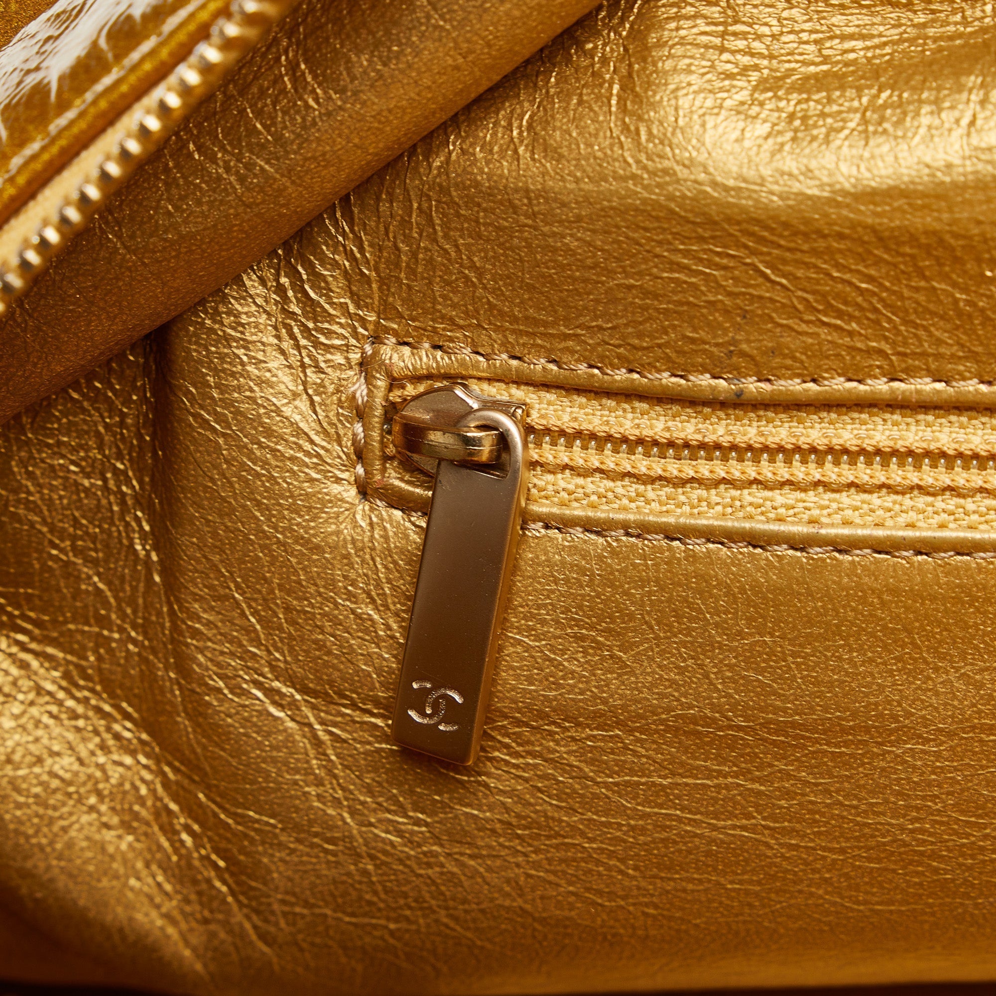 CHANEL Luxe Ligne Bowler Bag