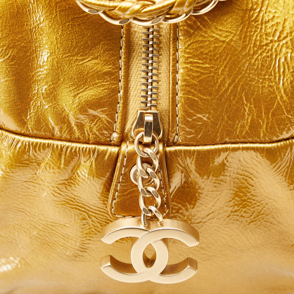CHANEL Luxe Ligne Bowler Bag