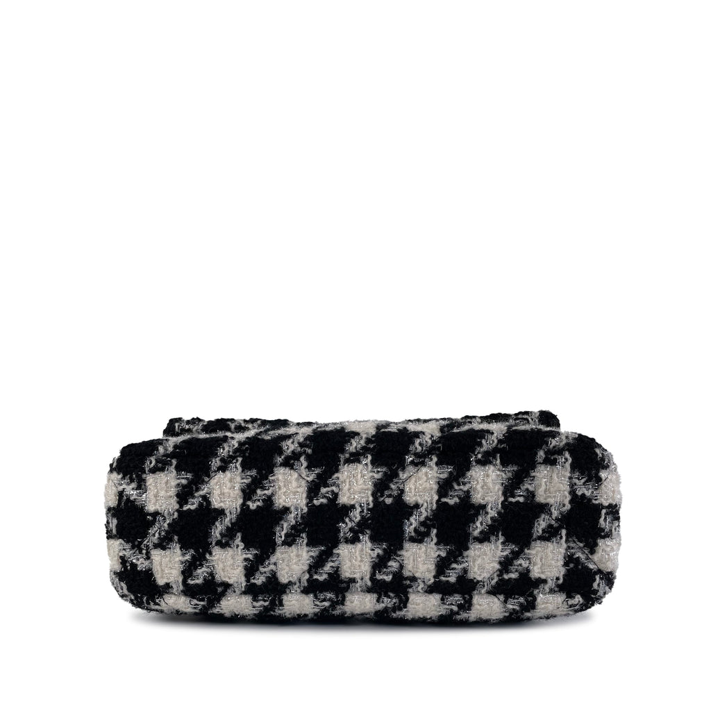 CHANEL Medium Tweed 19 Flap Bag