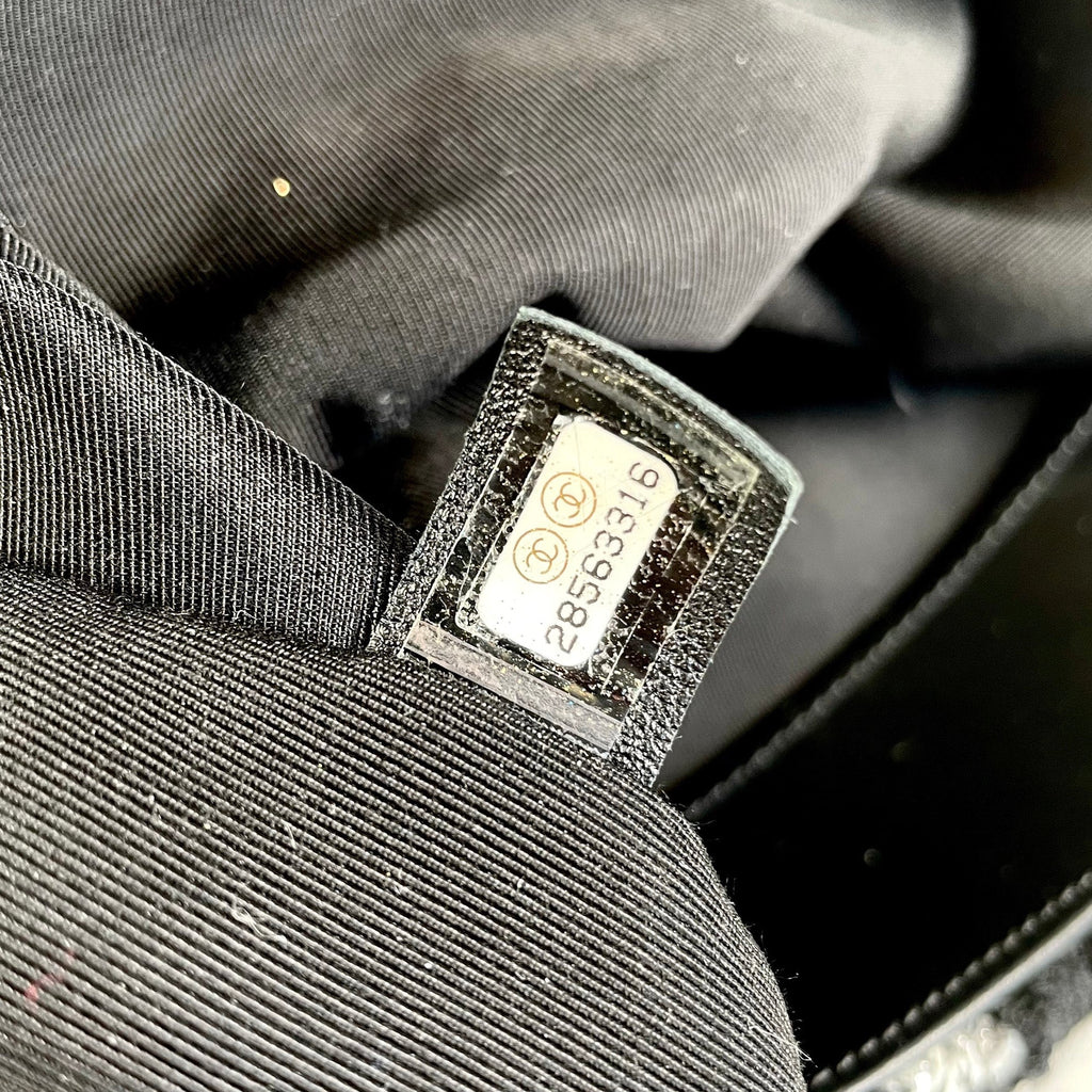 CHANEL Medium Tweed 19 Flap Bag