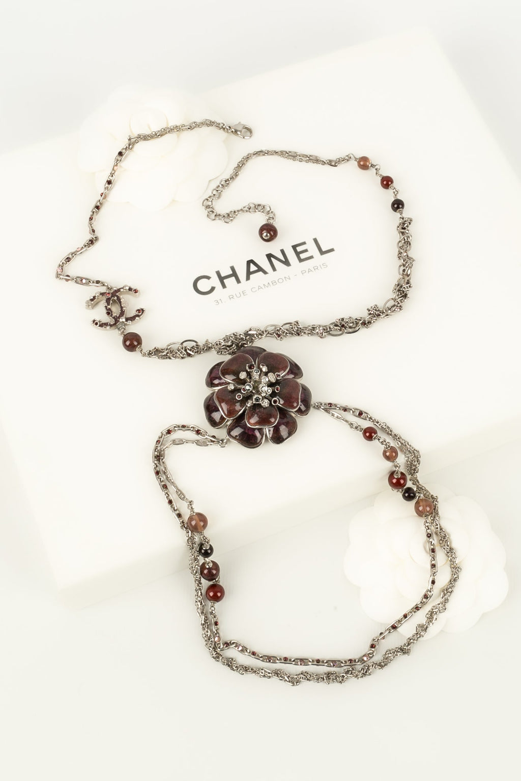 Collier cam��lia Chanel