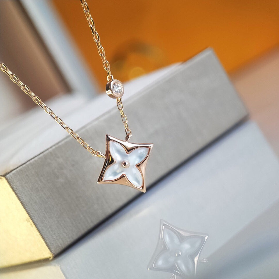 BG - Holiday Necklace louis vuitton019