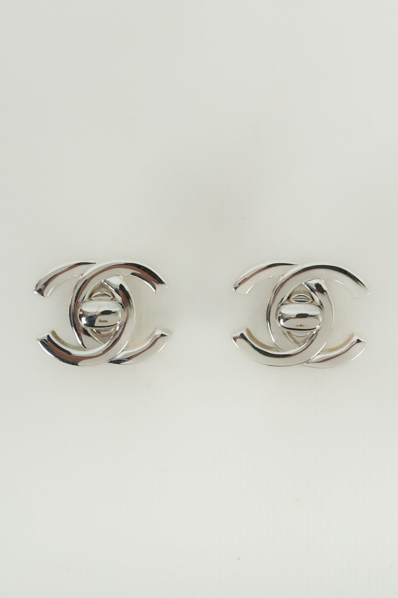 Boucles d'oreilles tourniquet Chanel