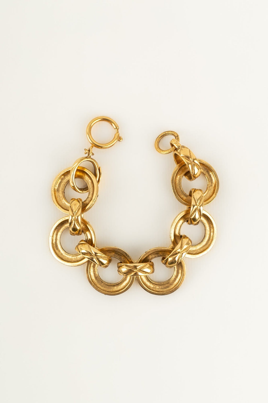 Bracelet doré Chanel