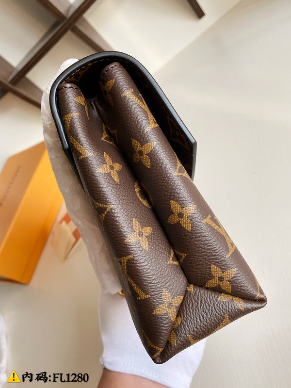 Louis Vuitton Luxury Bags 2649