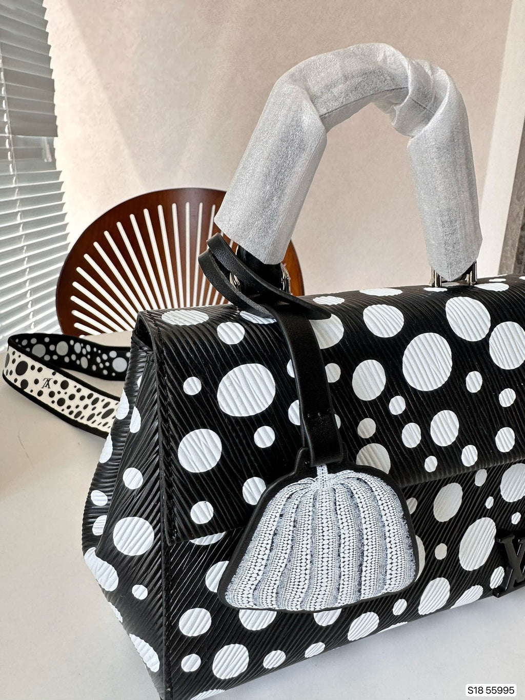 Luxury Bags Louis Vuitton  844