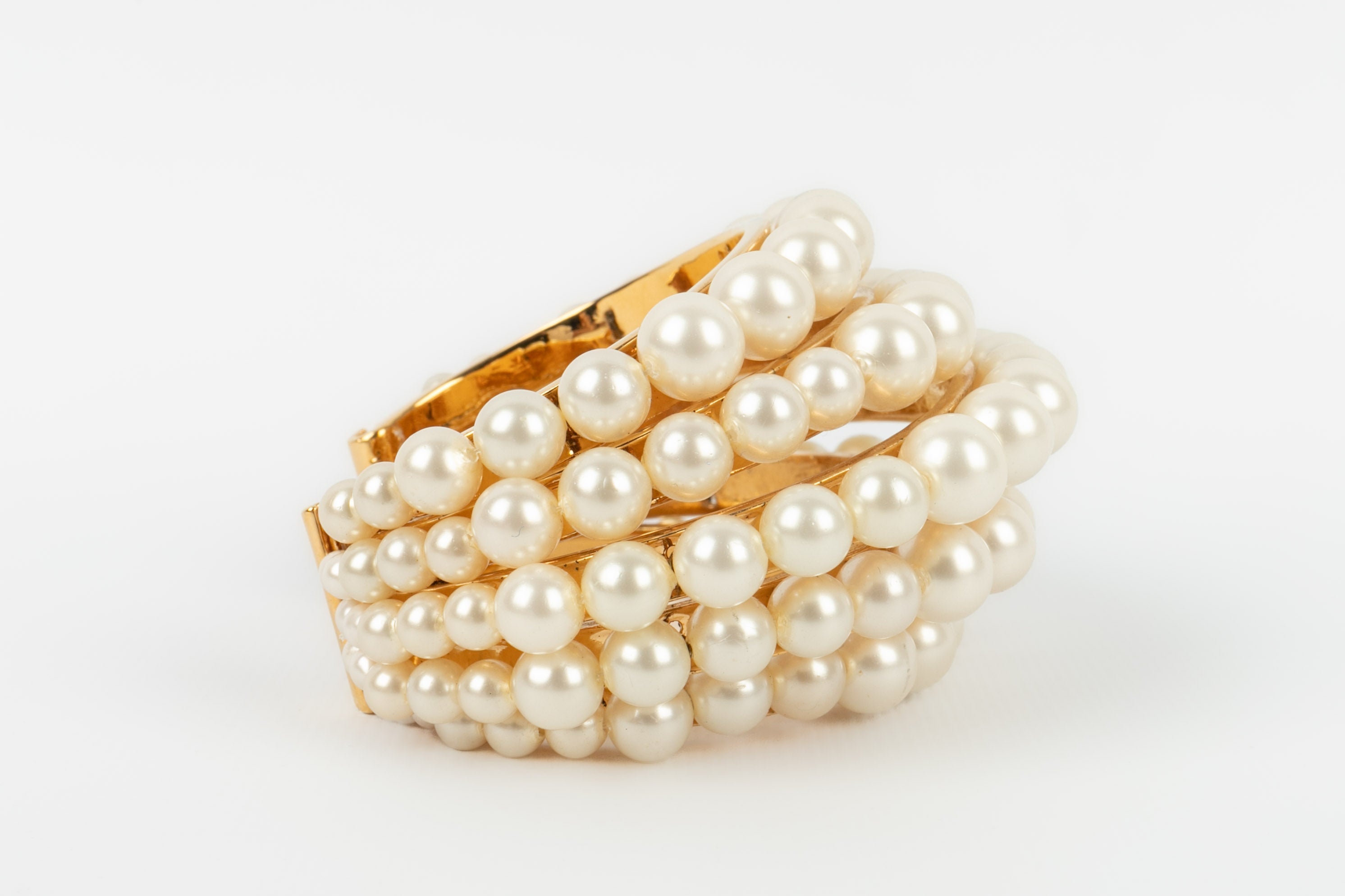 Bracelet manchette de perles nacrées Chanel