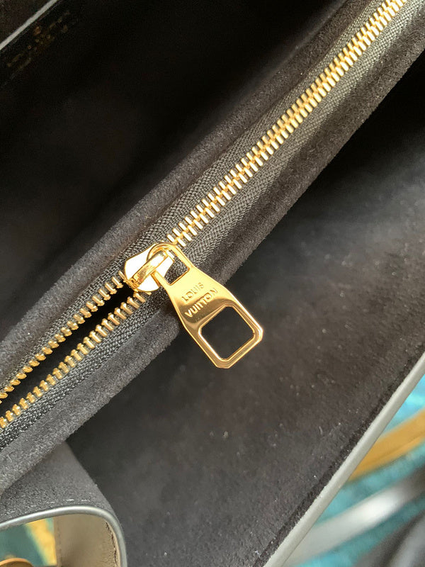 Louis Vuitton Luxury Bags 1826