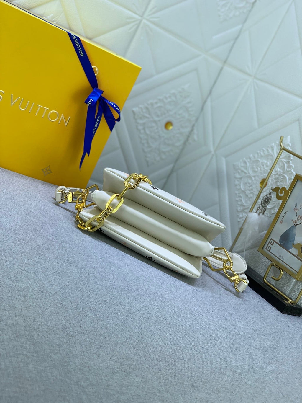Luxury Bags Louis Vuitton  881