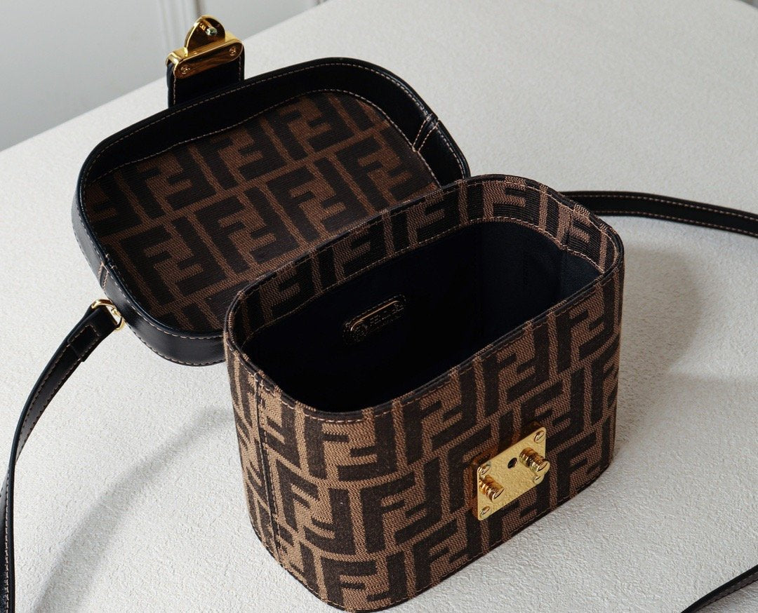 Designer Handbags Fendi 073