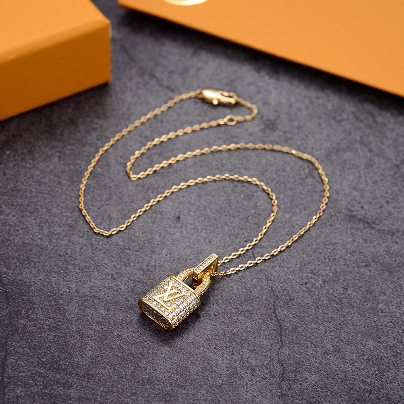 BG - Holiday Necklace louis vuitton025