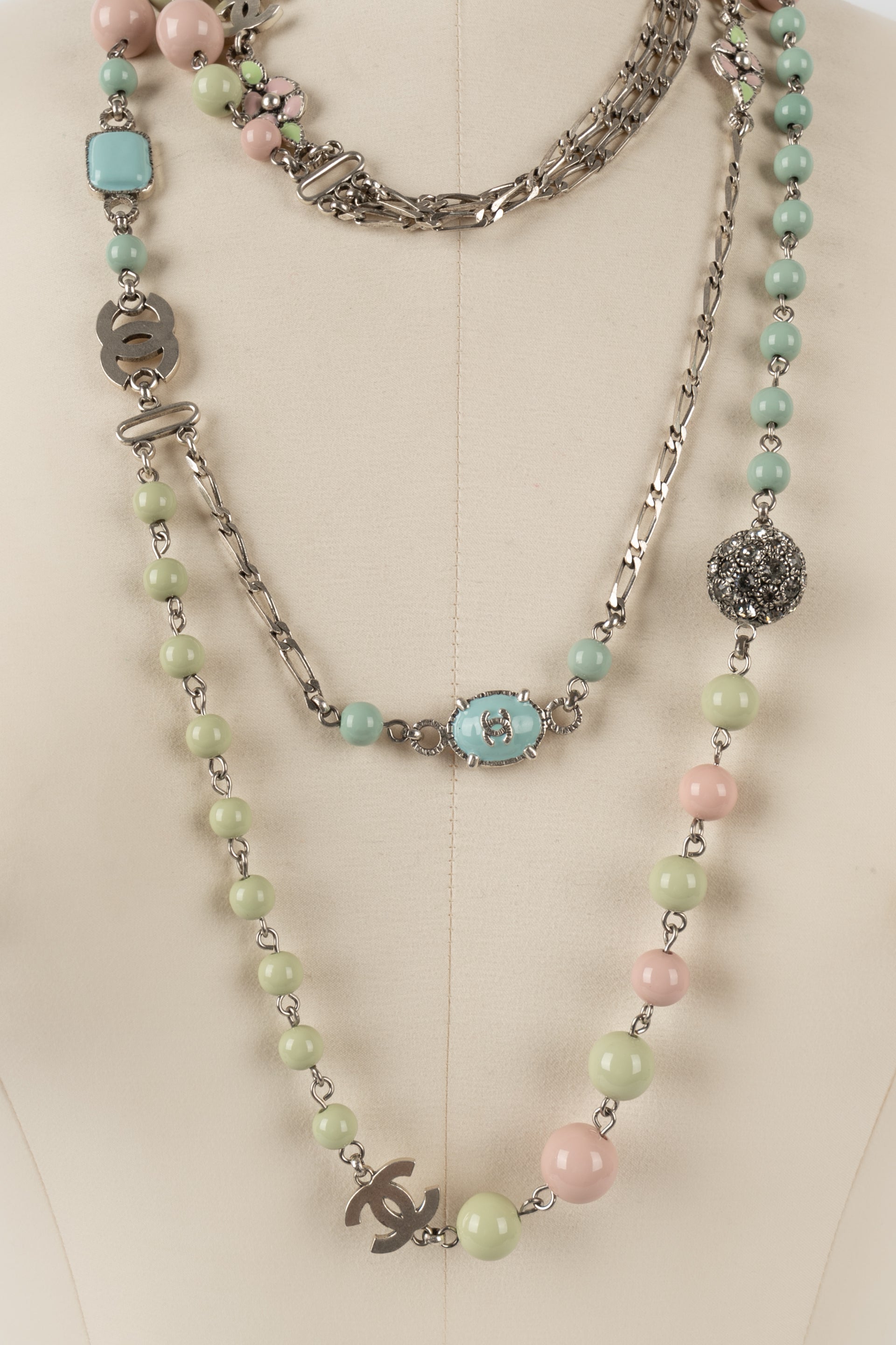 Collier pastel Chanel Croisi��re 2003