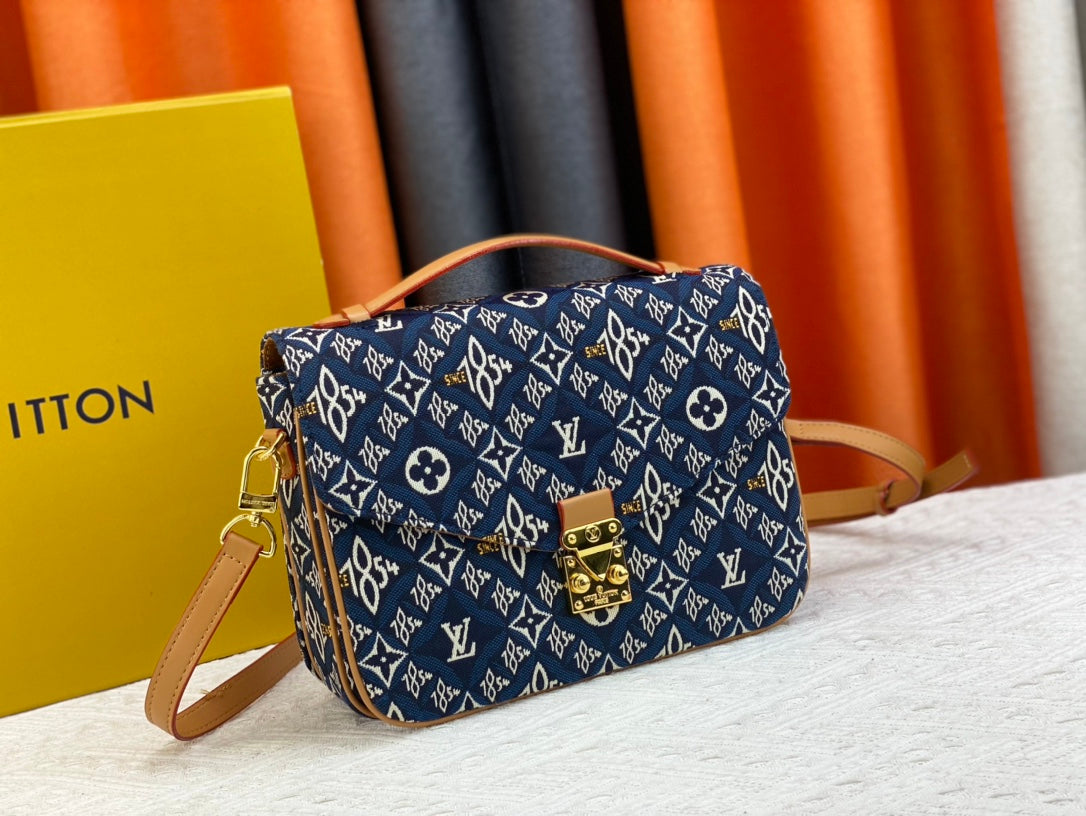 Luxury Bags Louis Vuitton  802