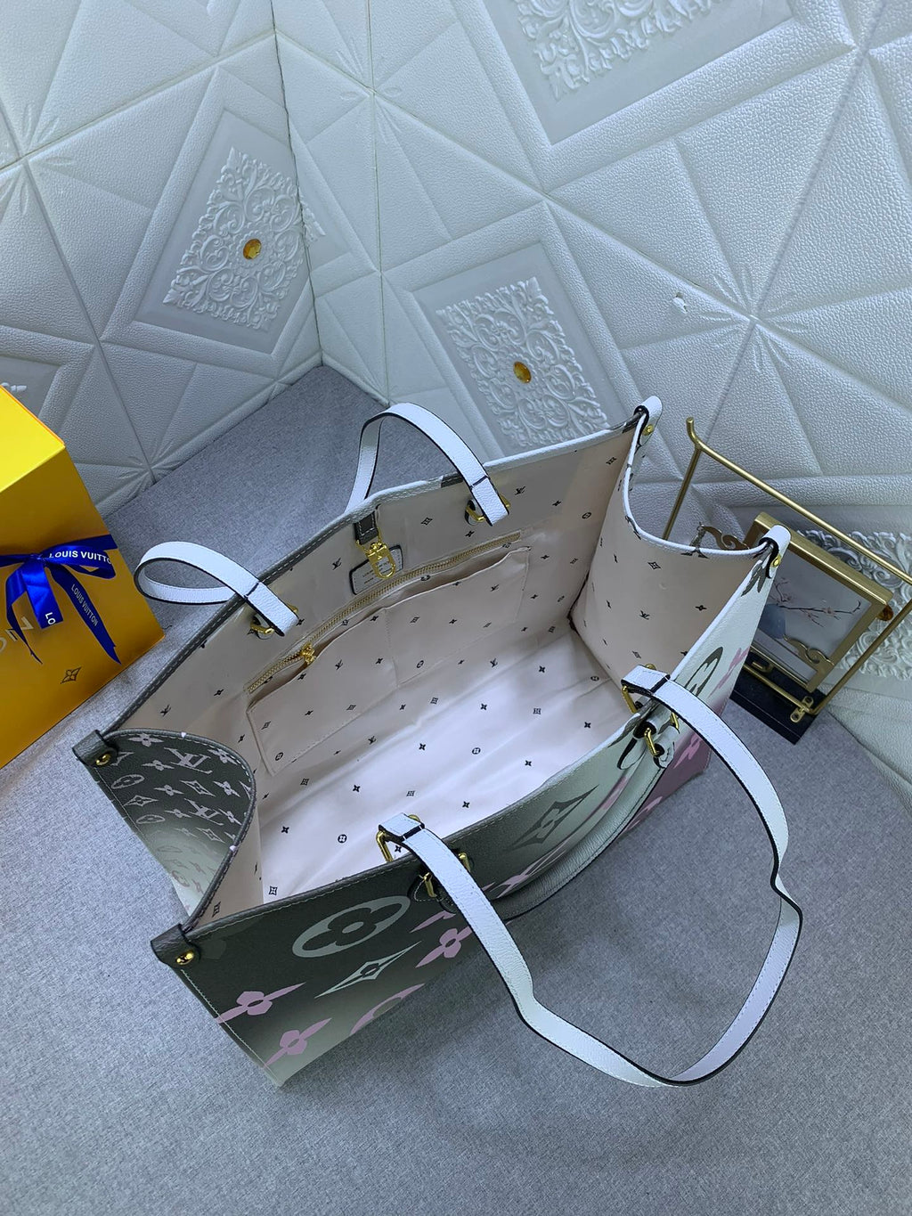 Luxury Bags Louis Vuitton  750