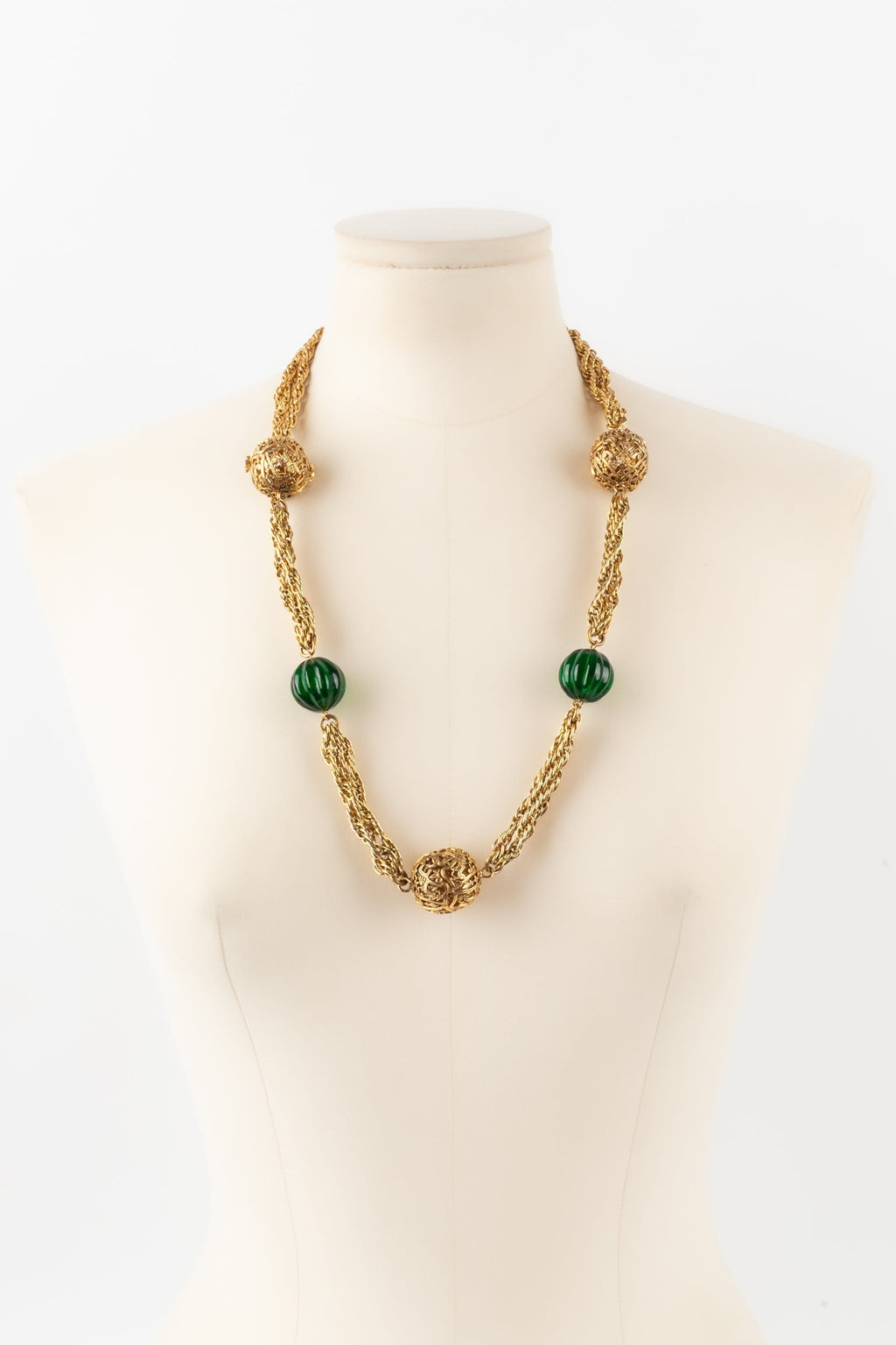 Collier dor�� Chanel 1984