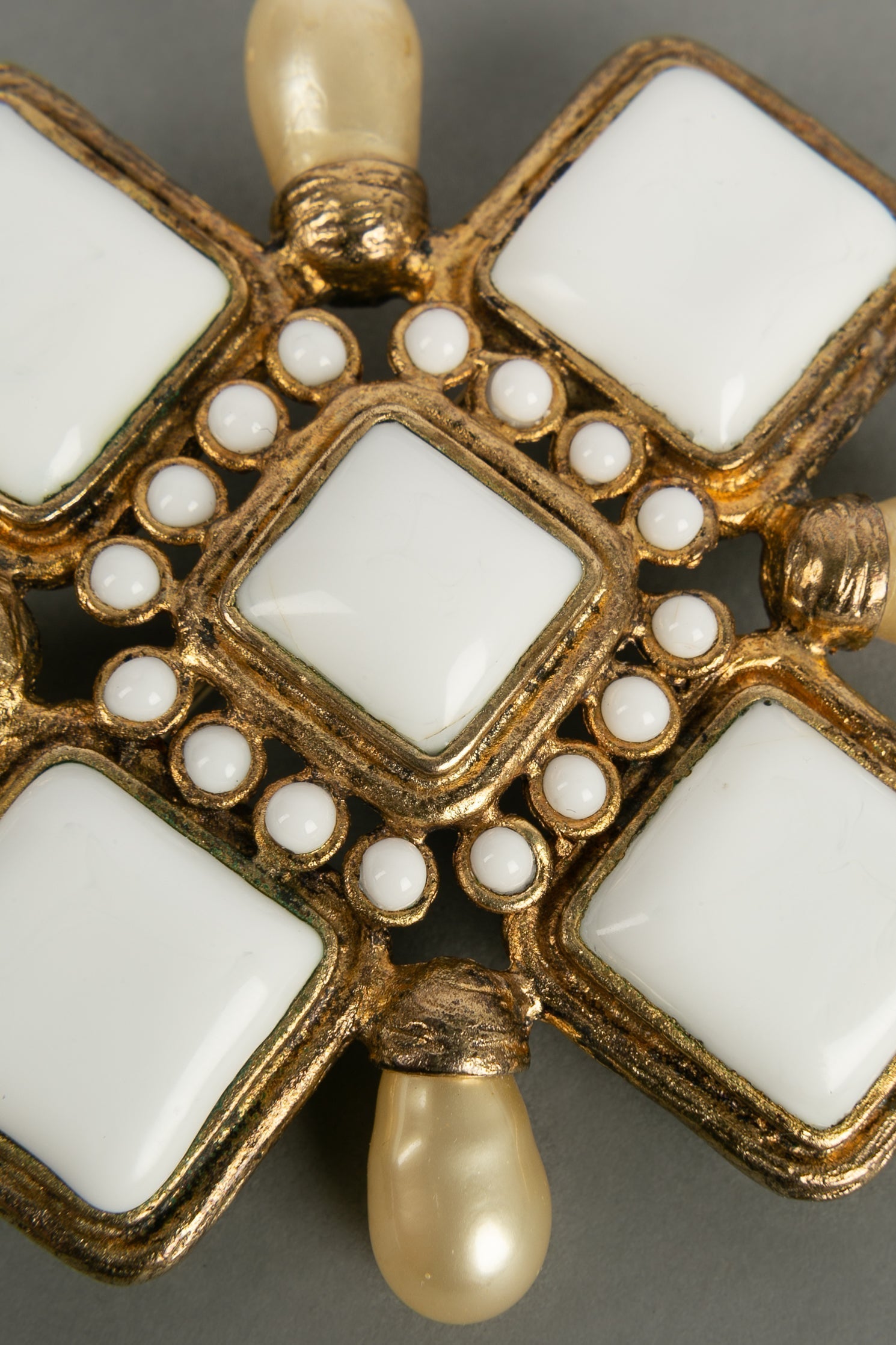 Collier croix Chanel