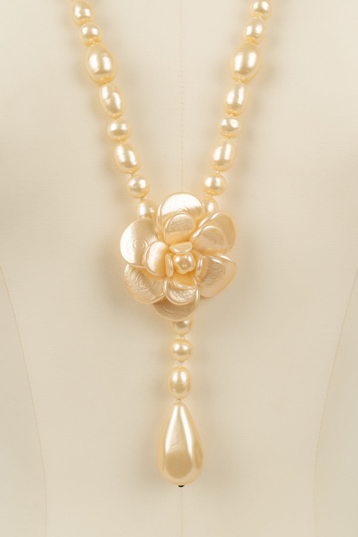 Collier cam��lia Chanel Printemps 1999