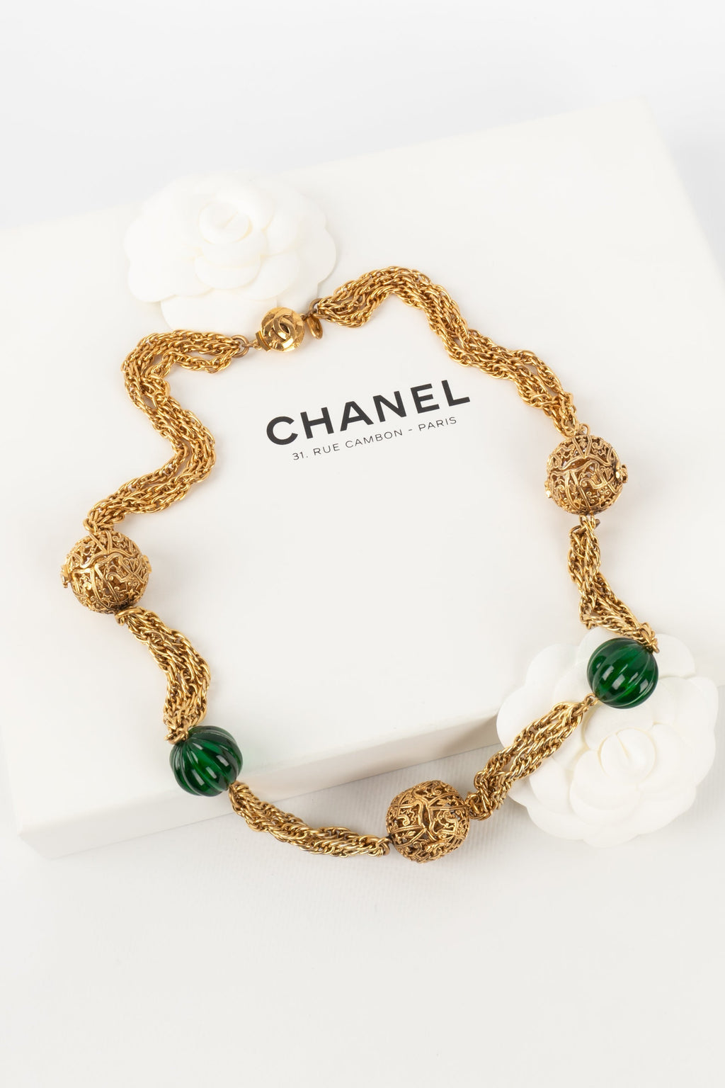 Collier dor�� Chanel 1984