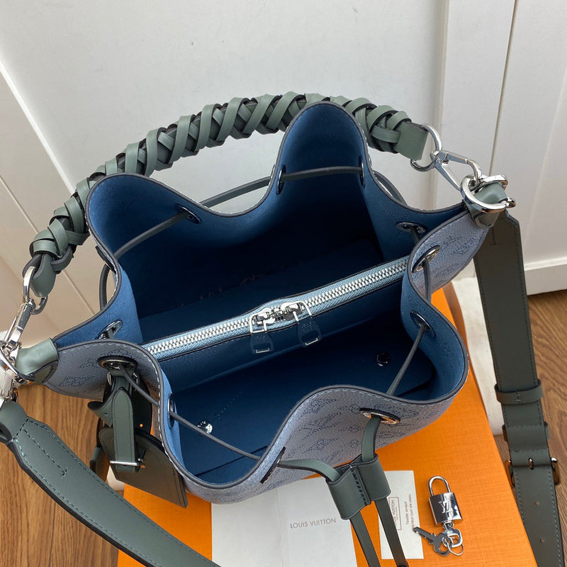 Louis Vuitton Luxury Bags 1822