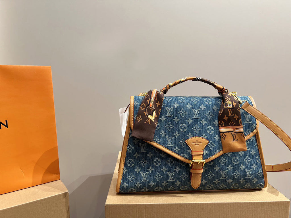 Luxury Bags Louis Vuitton  729