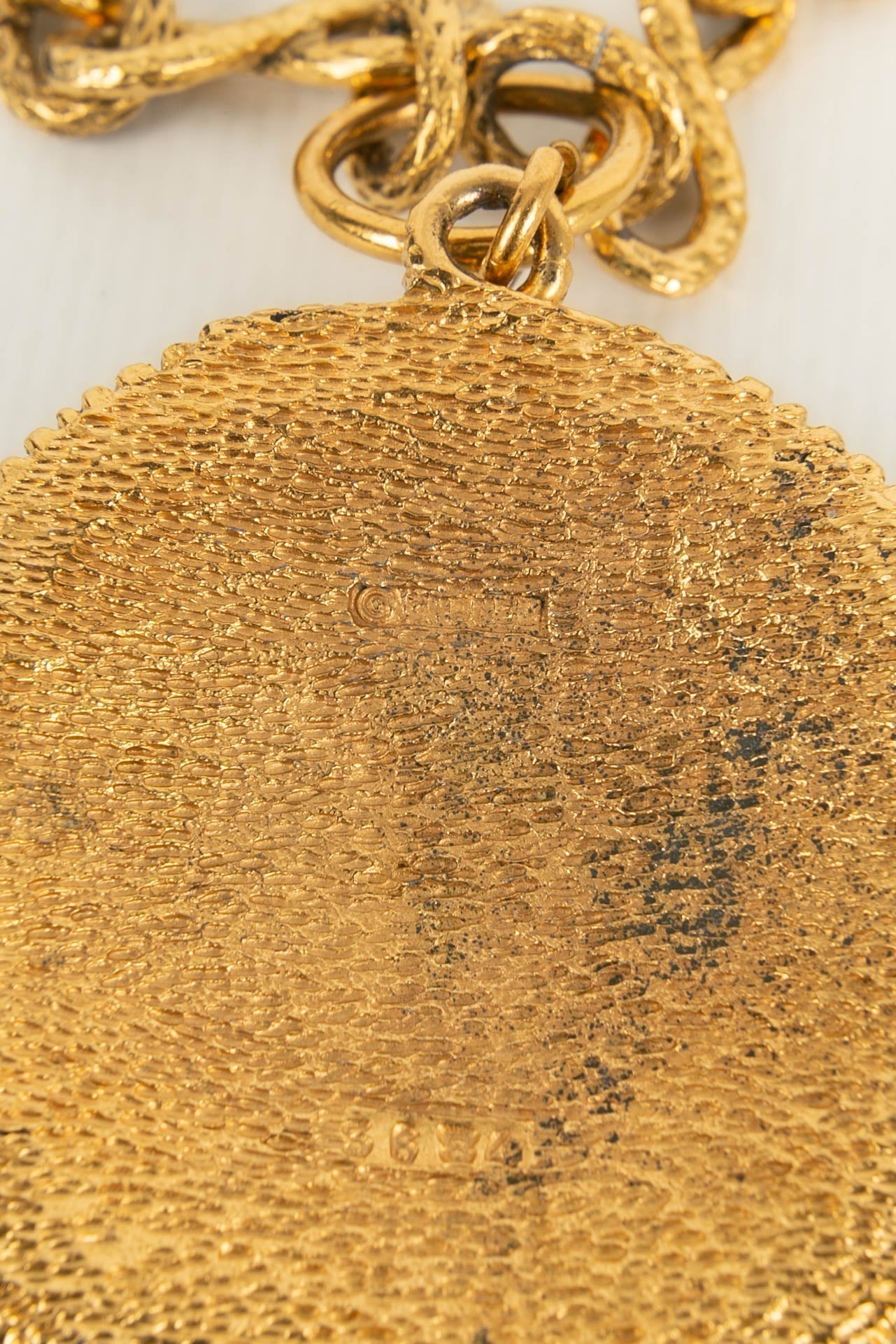 Collier m��daillon Chanel 1986