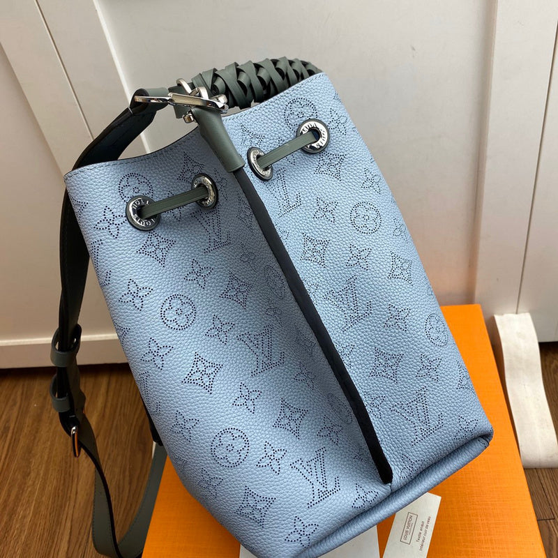 Louis Vuitton Luxury Bags 1822