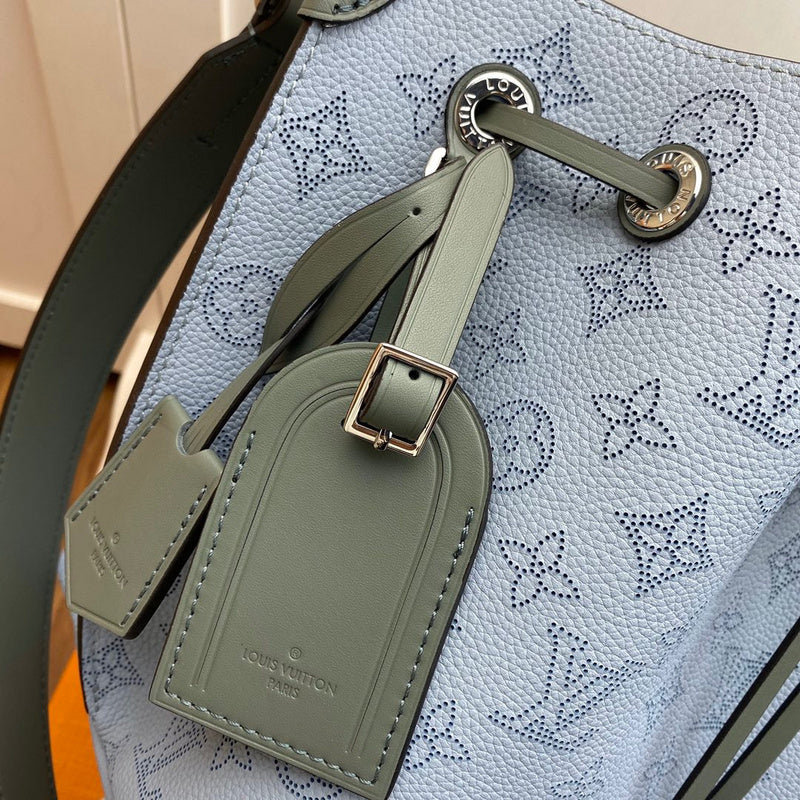 Louis Vuitton Luxury Bags 1822