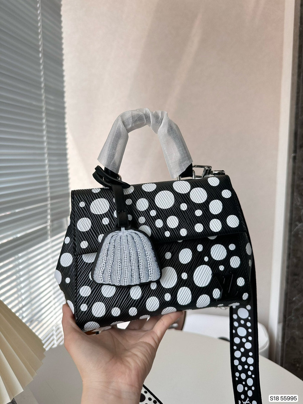 Luxury Bags Louis Vuitton  844