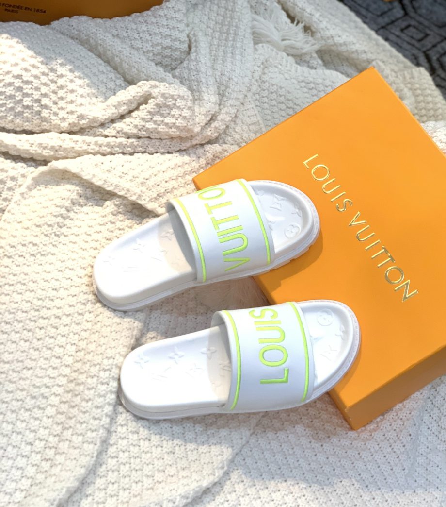 louis vuitton Women's Pool Pillow Flat Comfort Mule White For Women LV