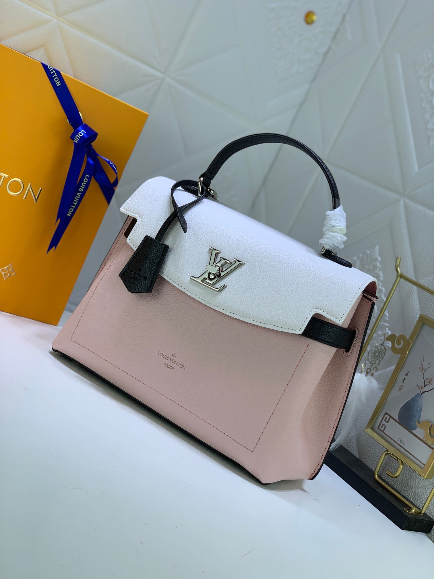 Luxury Bags Louis Vuitton  746