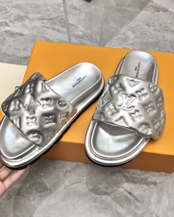 louis vuitton Women's Pool Pillow Flat Comfort Mule Sliver For Women 1AACEM