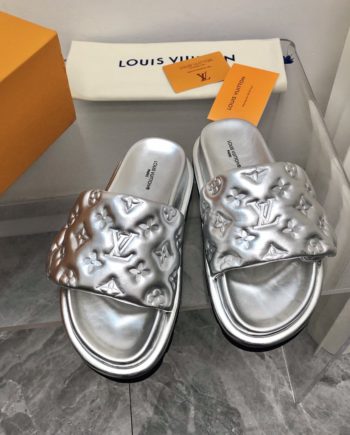 louis vuitton Women's Pool Pillow Flat Comfort Mule Sliver For Women 1AACEM