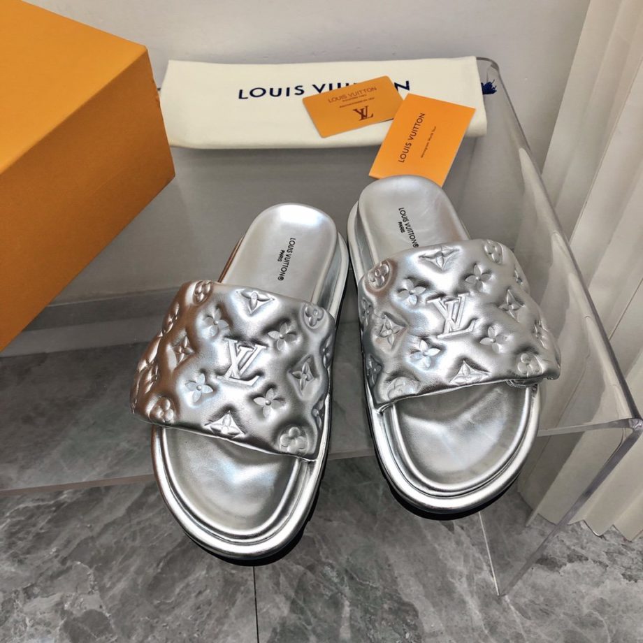 louis vuitton Women's Pool Pillow Flat Comfort Mule Sliver For Women 1AACEM