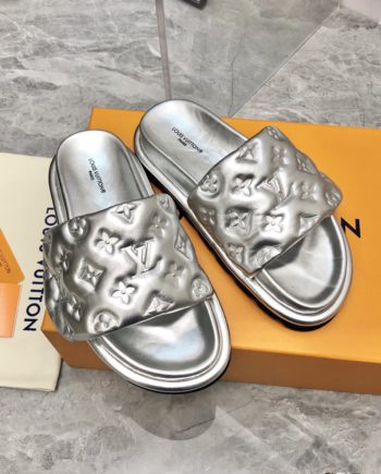 louis vuitton Women's Pool Pillow Flat Comfort Mule Sliver For Women 1AACEM