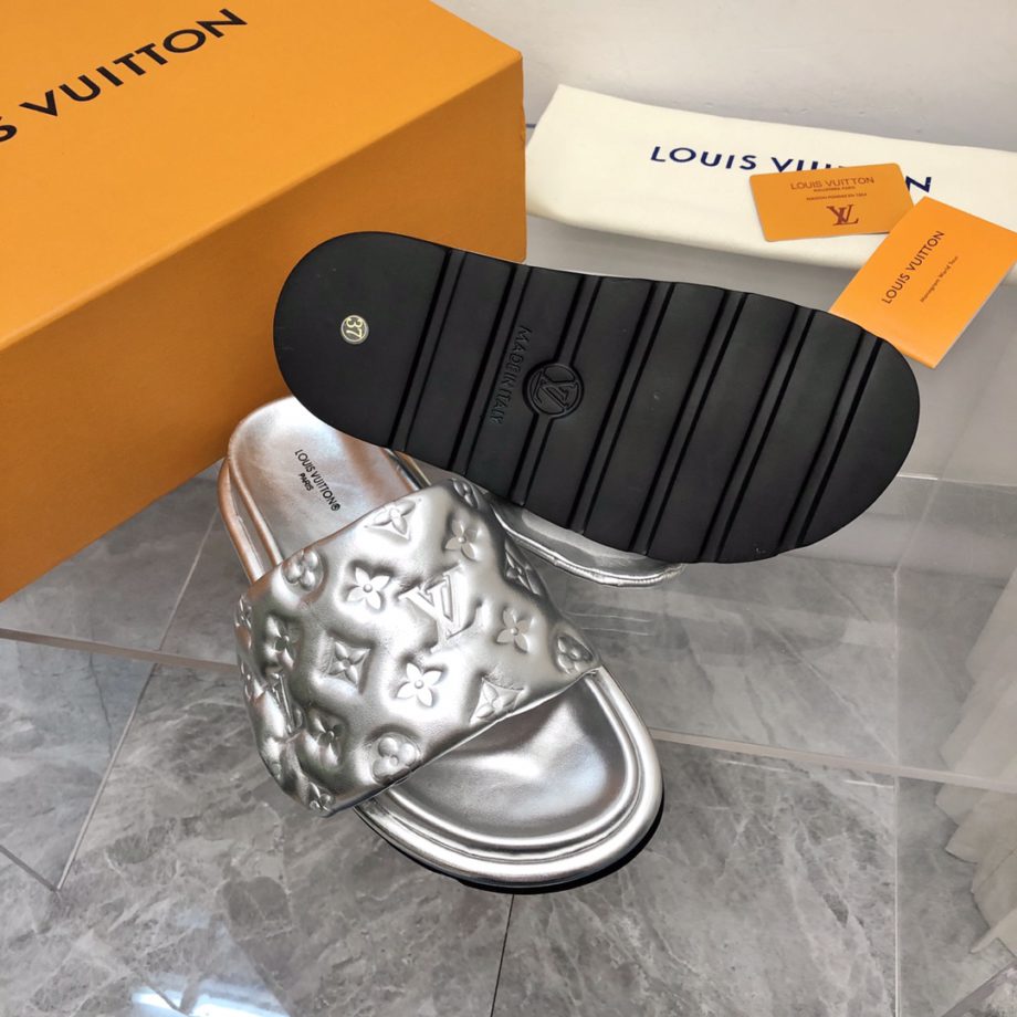 louis vuitton Women's Pool Pillow Flat Comfort Mule Sliver For Women 1AACEM