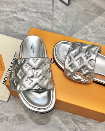 louis vuitton Women's Pool Pillow Flat Comfort Mule Sliver For Women 1AACEM