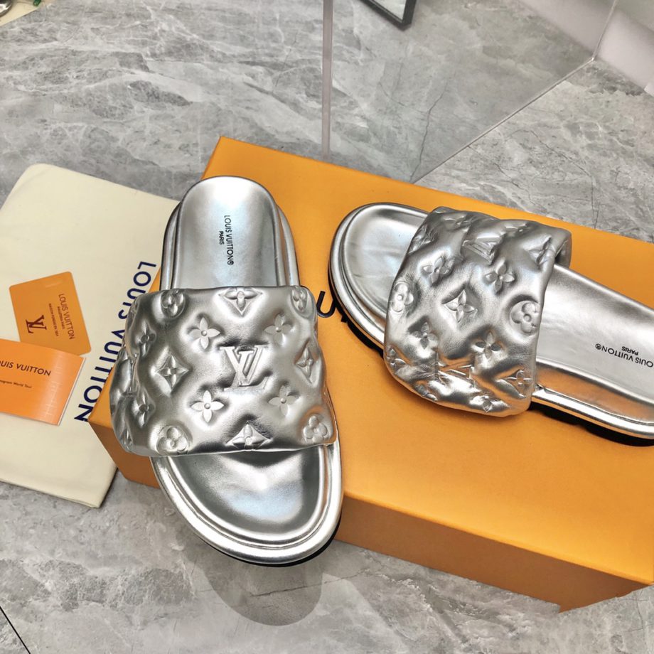 louis vuitton Women's Pool Pillow Flat Comfort Mule Sliver For Women 1AACEM