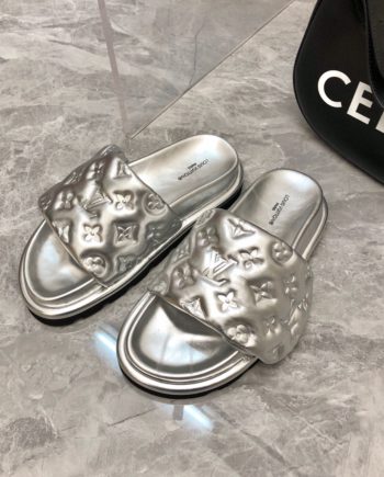 louis vuitton Women's Pool Pillow Flat Comfort Mule Sliver For Women 1AACEM