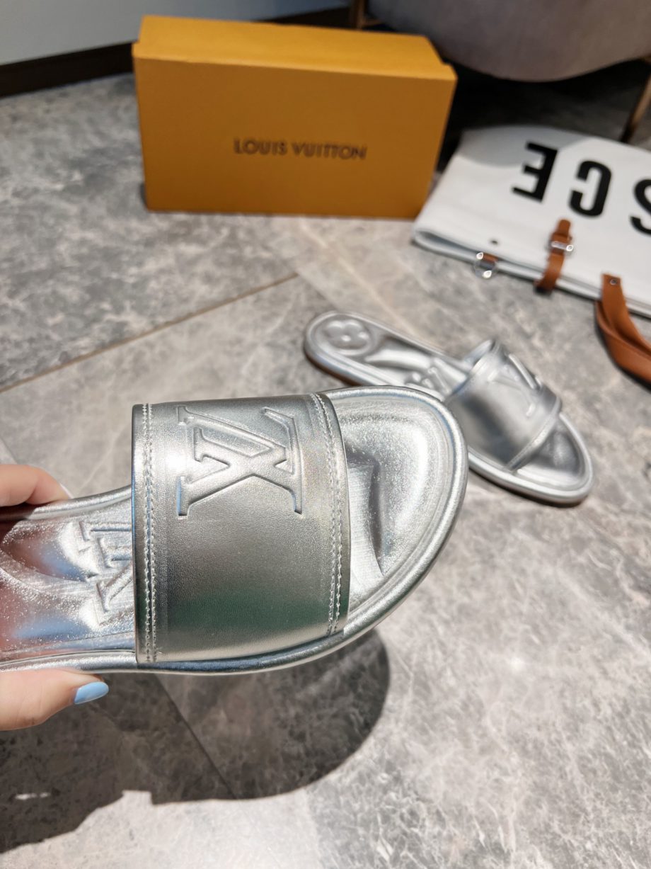 louis vuitton Women's Magnetic Flat Mule Sliver For Women 1AA1KZ