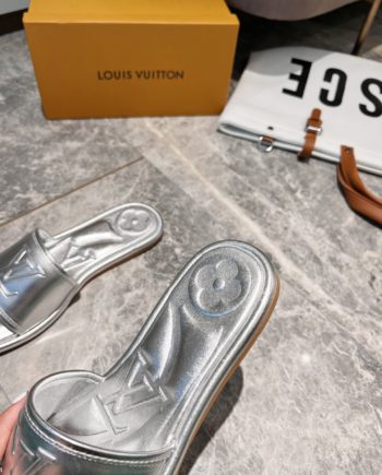 louis vuitton Women's Magnetic Flat Mule Sliver For Women 1AA1KZ