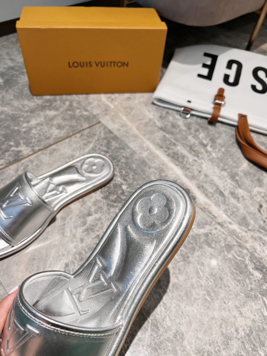 louis vuitton Women's Magnetic Flat Mule Sliver For Women 1AA1KZ