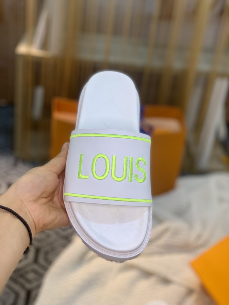 louis vuitton Women's Pool Pillow Flat Comfort Mule White For Women LV
