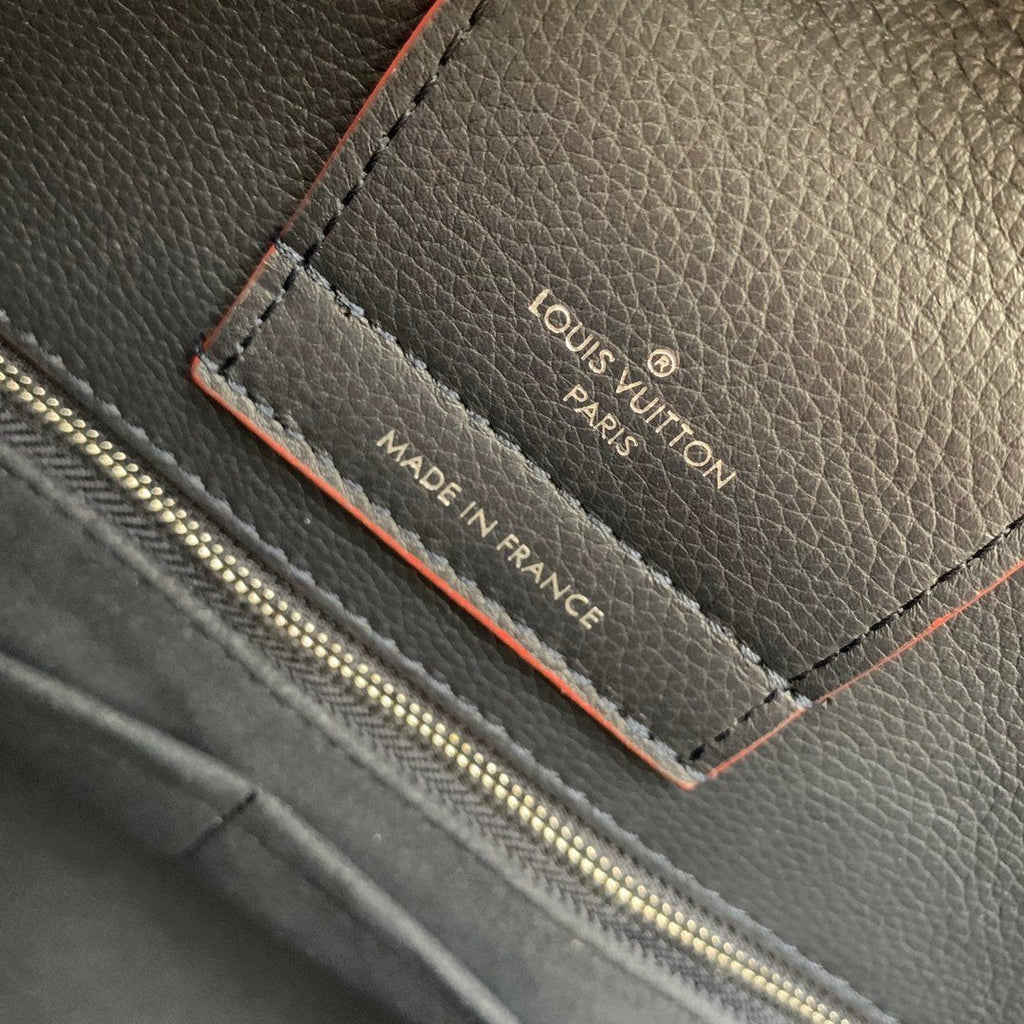 Louis Vuitton LOCKME DAY BAG